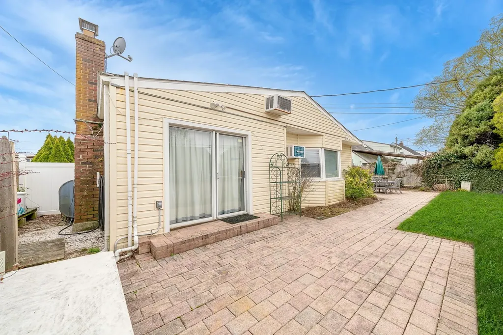 37 Marksman Lane Levittown NY 11756