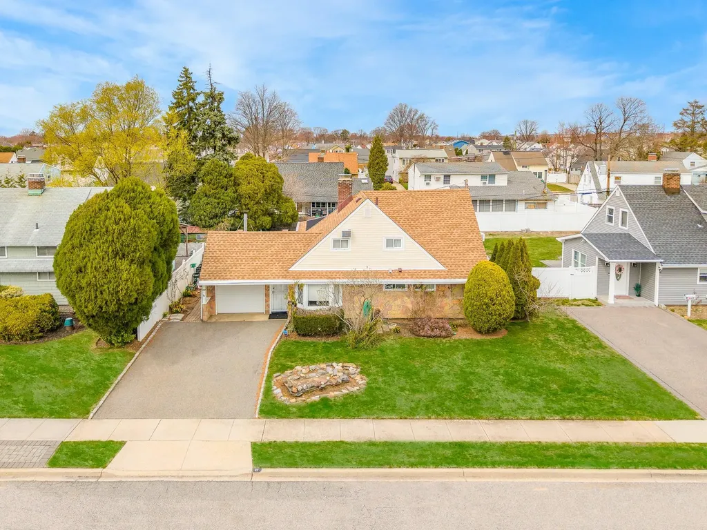 37 Marksman Lane Levittown NY 11756