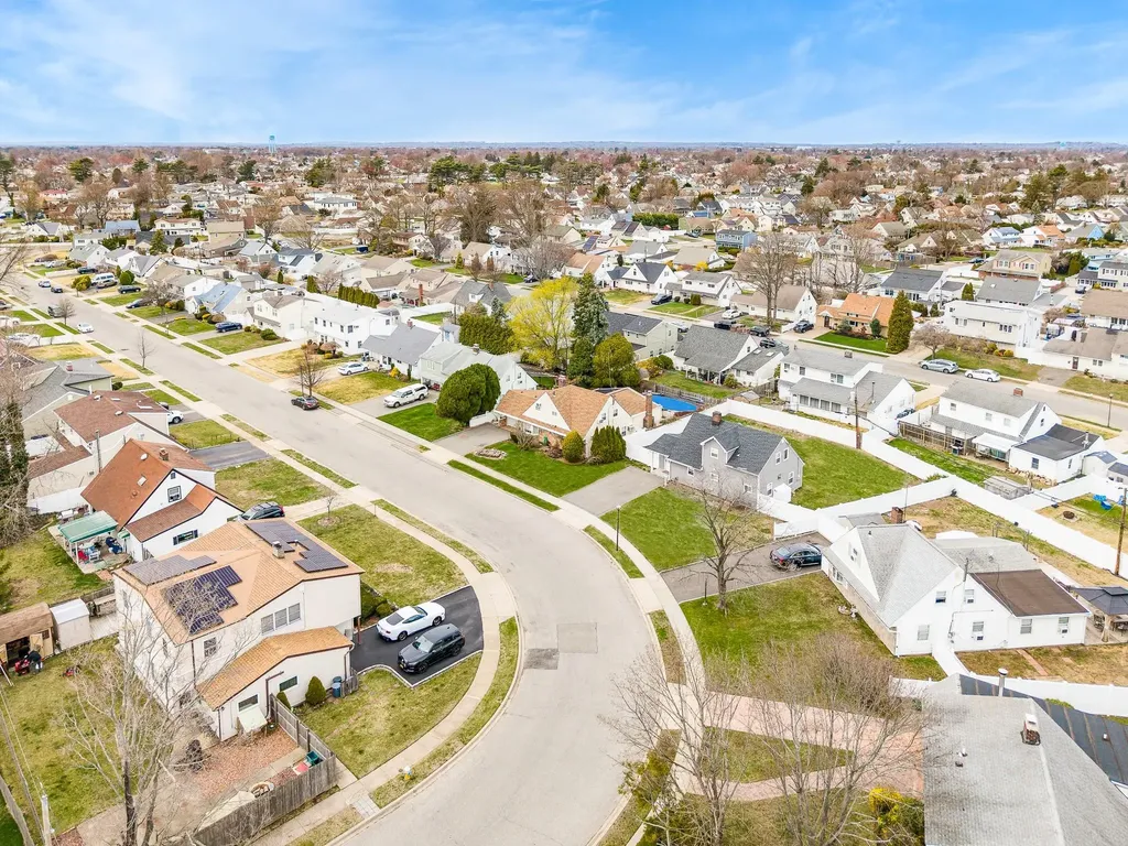 37 Marksman Lane Levittown NY 11756