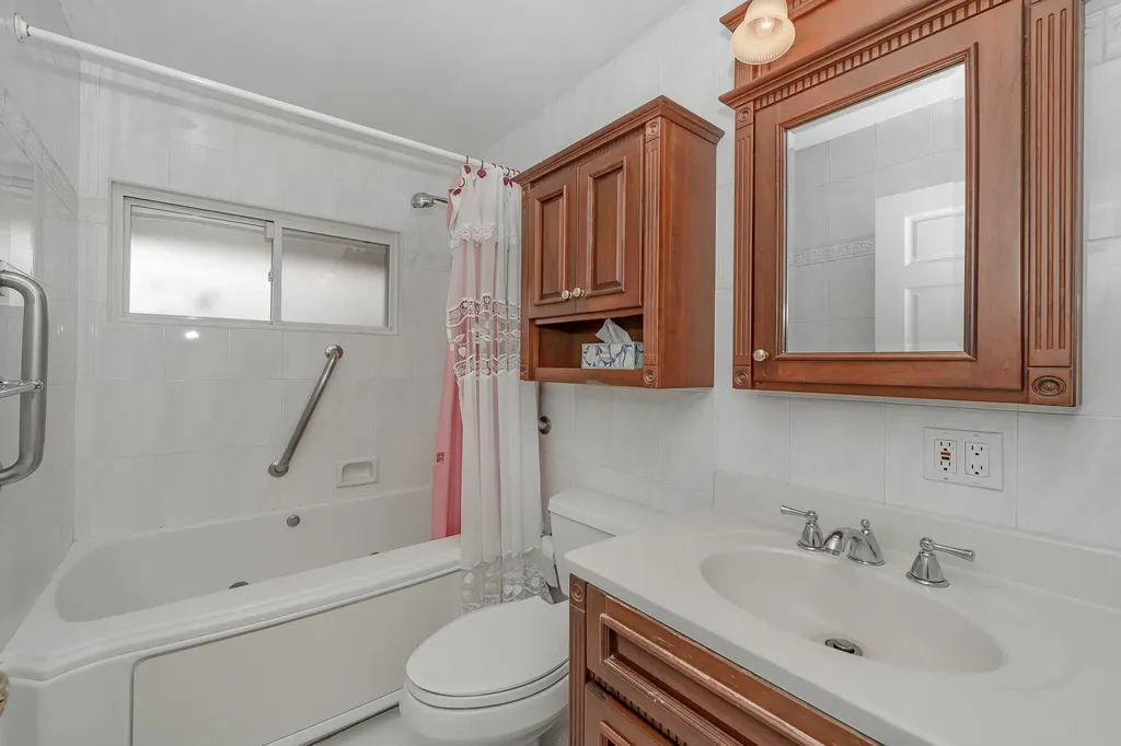 37 Marksman Lane Levittown NY 11756