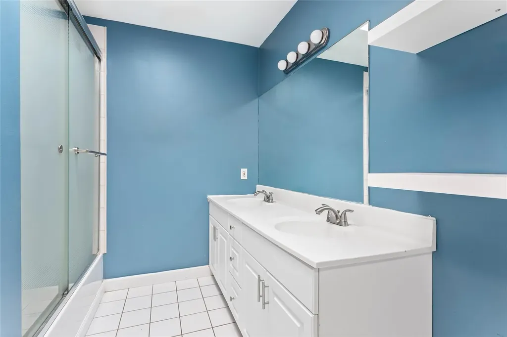 17 Pine Cone Lane Islandia NY 11749