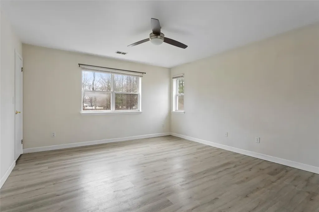 17 Pine Cone Lane Islandia NY 11749