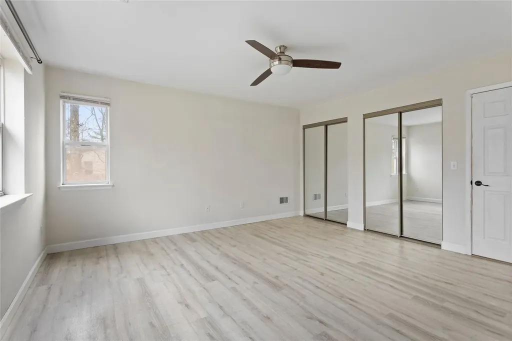 17 Pine Cone Lane Islandia NY 11749