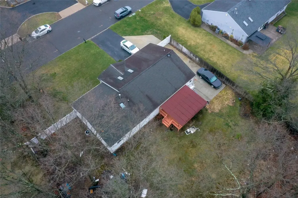 17 Pine Cone Lane Islandia NY 11749