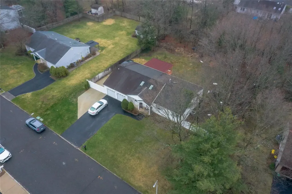 17 Pine Cone Lane Islandia NY 11749