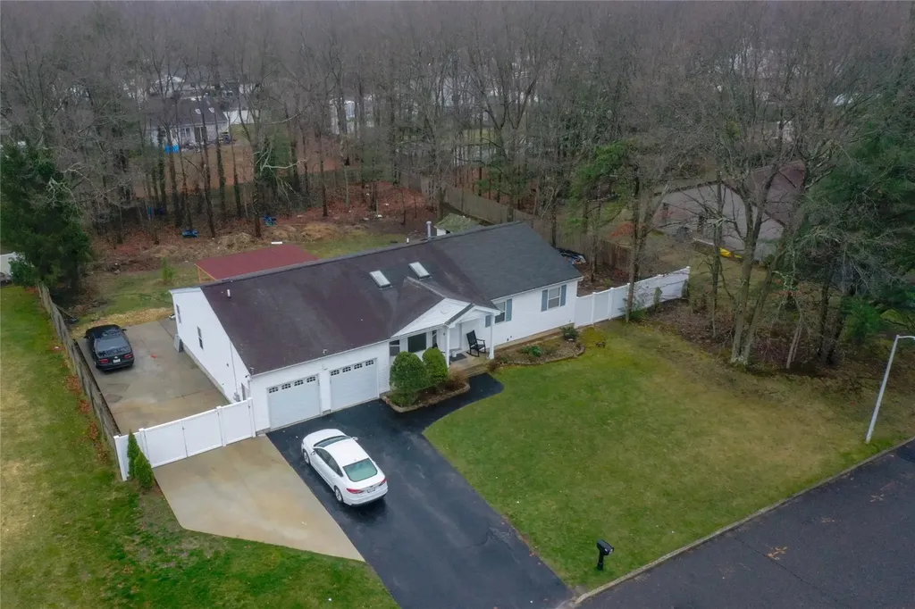 17 Pine Cone Lane Islandia NY 11749