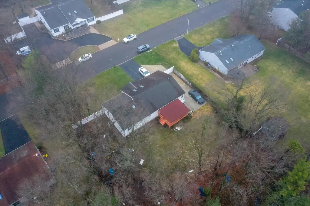 17 Pine Cone Lane Islandia NY 11749