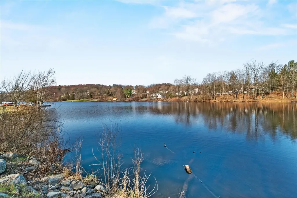 49 Lakeside Drive New Windsor NY 12553