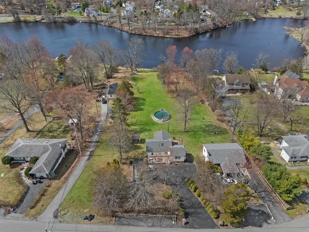 49 Lakeside Drive New Windsor NY 12553
