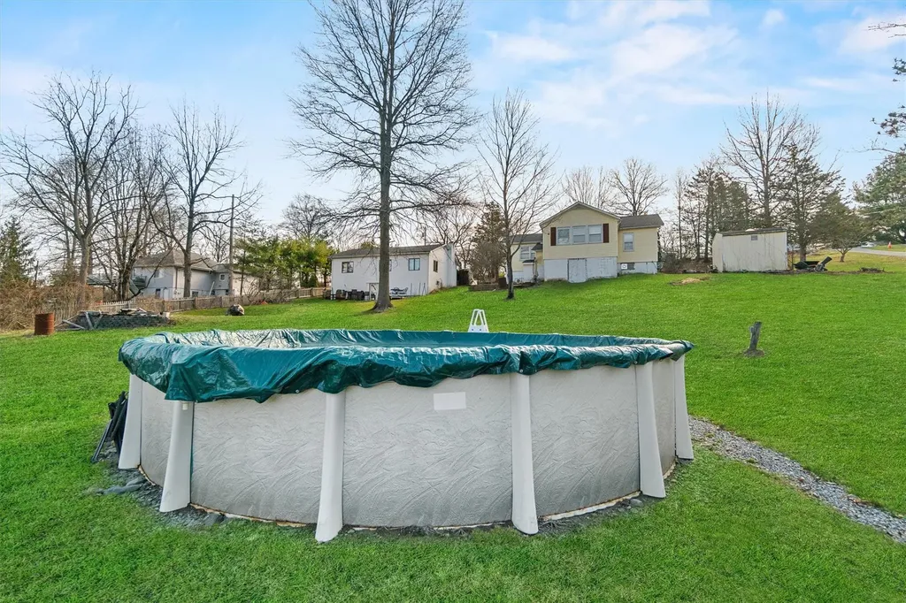 49 Lakeside Drive New Windsor NY 12553