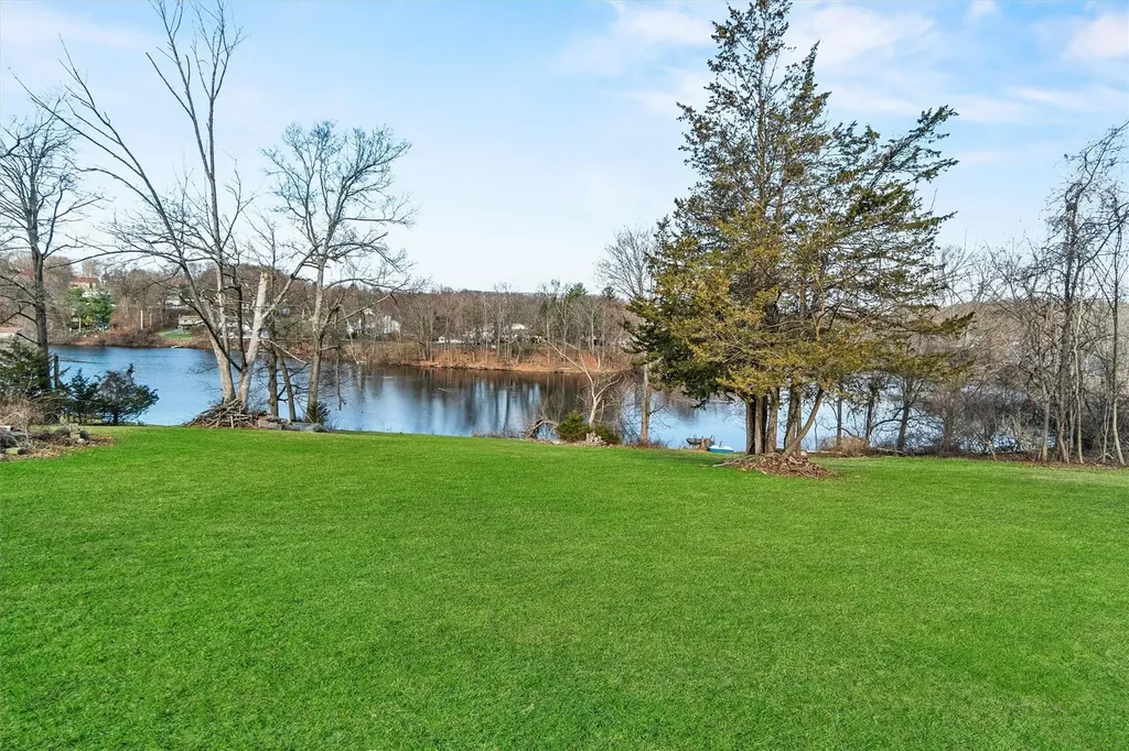 49 Lakeside Drive New Windsor NY 12553