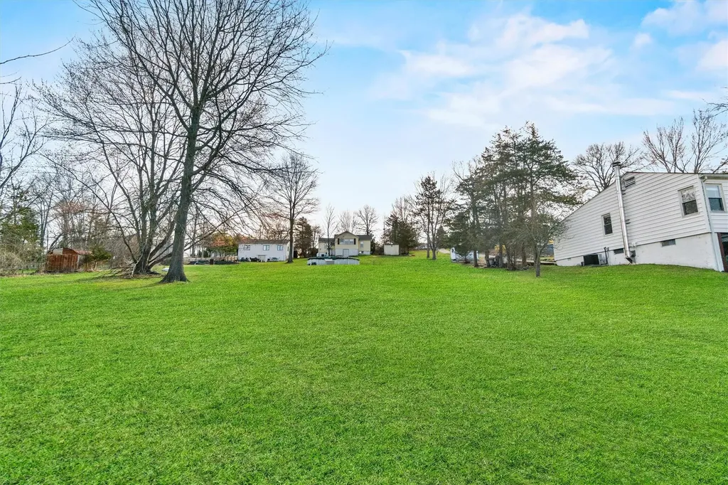 49 Lakeside Drive New Windsor NY 12553