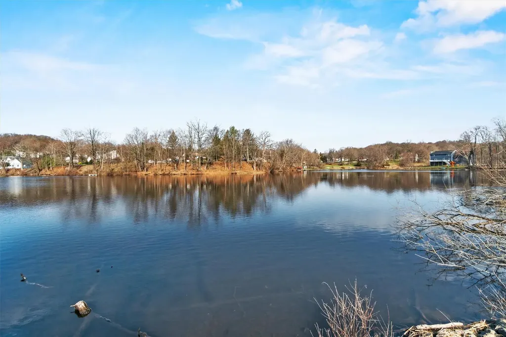 49 Lakeside Drive New Windsor NY 12553
