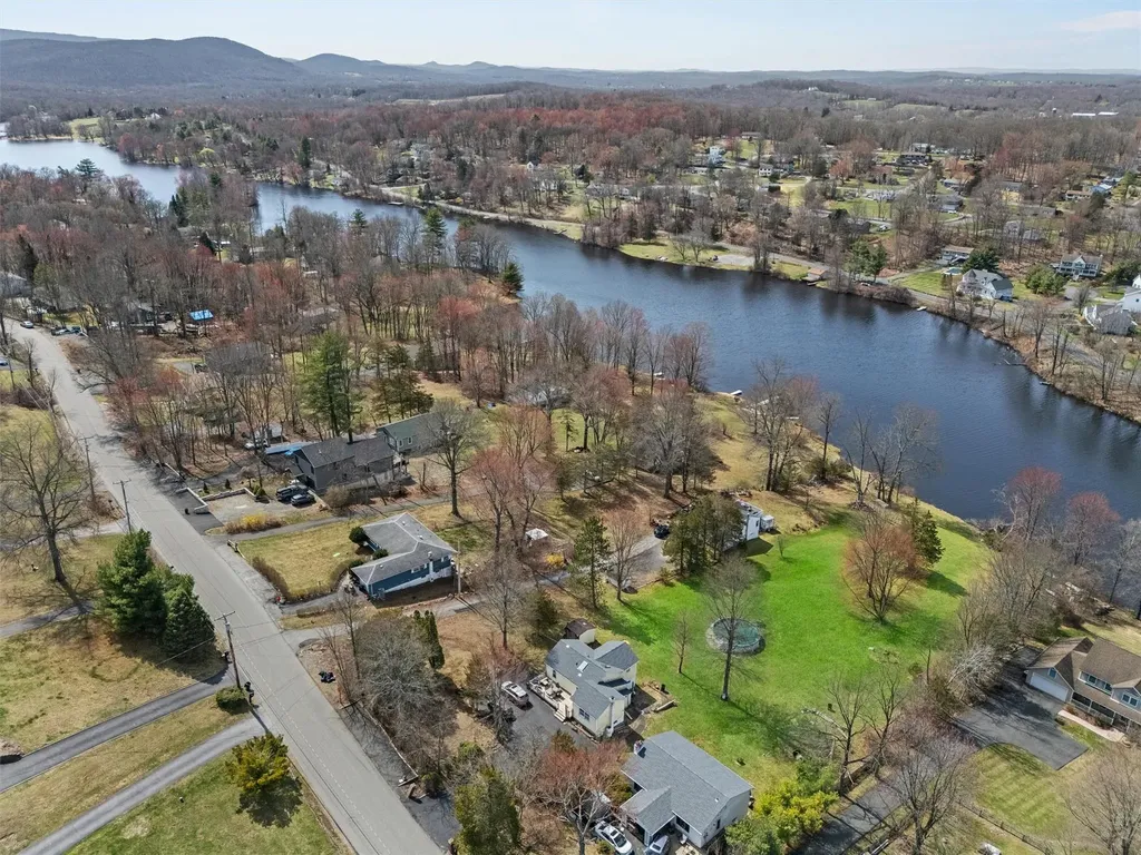 49 Lakeside Drive New Windsor NY 12553