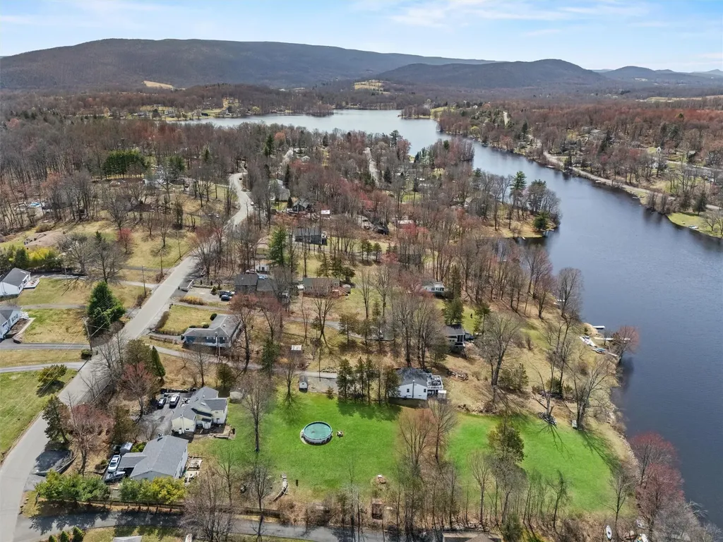 49 Lakeside Drive New Windsor NY 12553