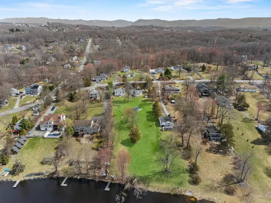49 Lakeside Drive New Windsor NY 12553