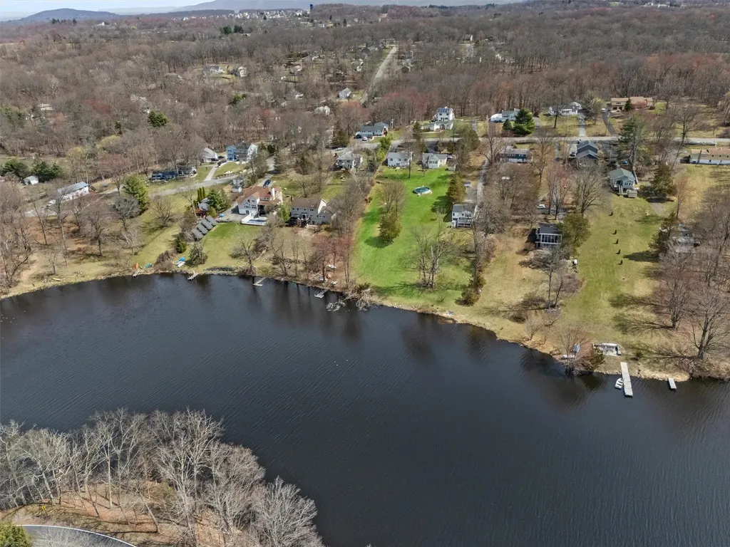 49 Lakeside Drive New Windsor NY 12553