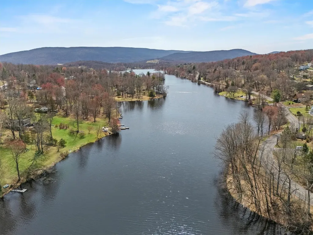 49 Lakeside Drive New Windsor NY 12553