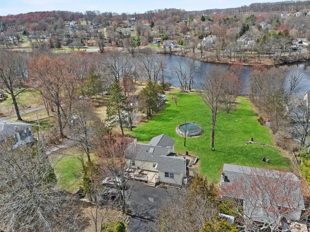 49 Lakeside Drive New Windsor NY 12553