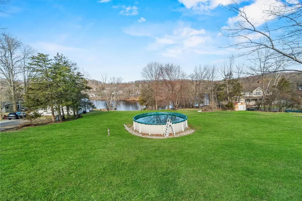 49 Lakeside Drive New Windsor NY 12553