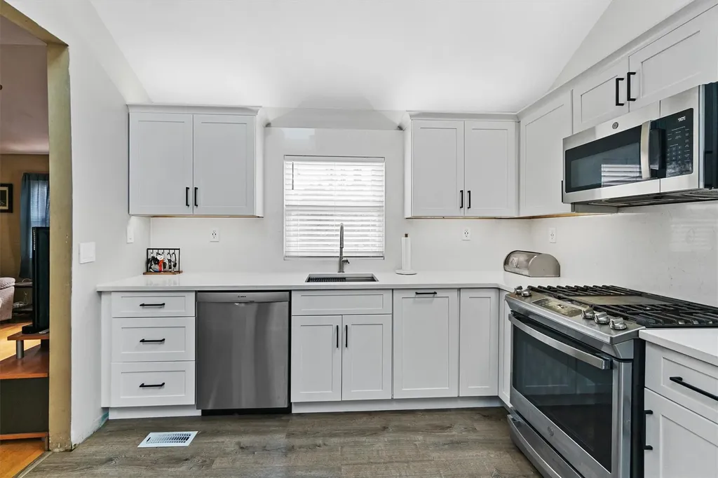 49 Lakeside Drive New Windsor NY 12553