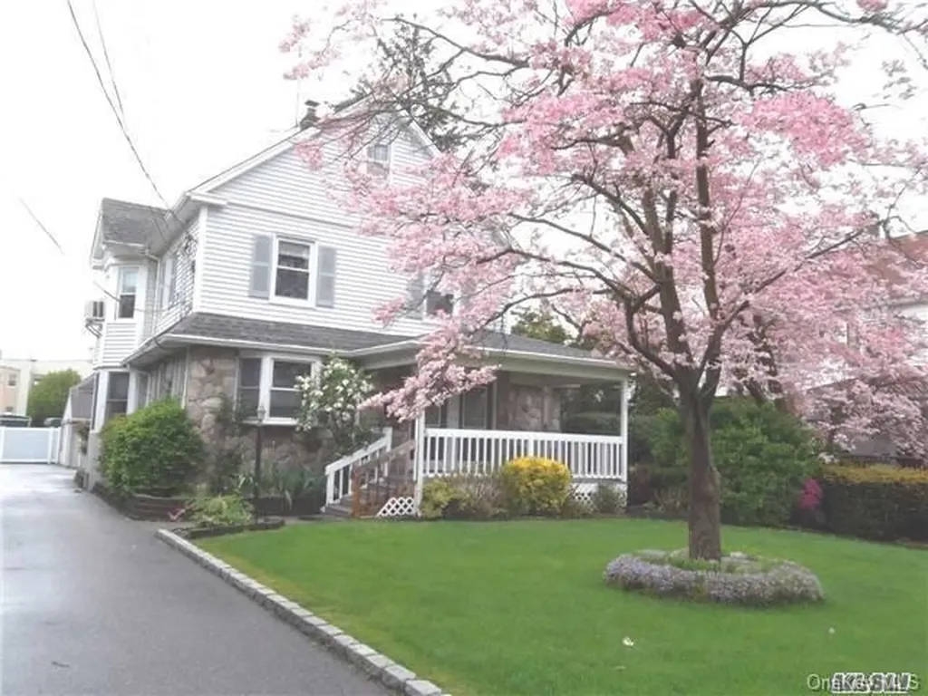 19 Mill Lane Huntington NY 11743