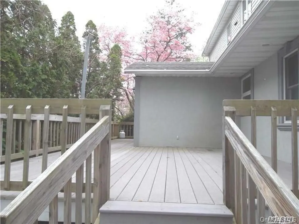 19 Mill Lane Huntington NY 11743