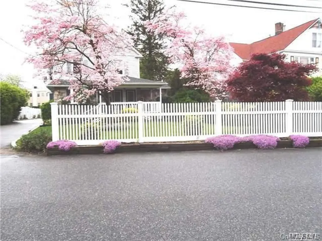 19 Mill Lane Huntington NY 11743