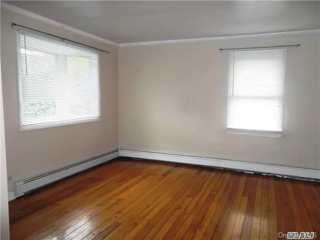 19 Mill Lane Huntington NY 11743
