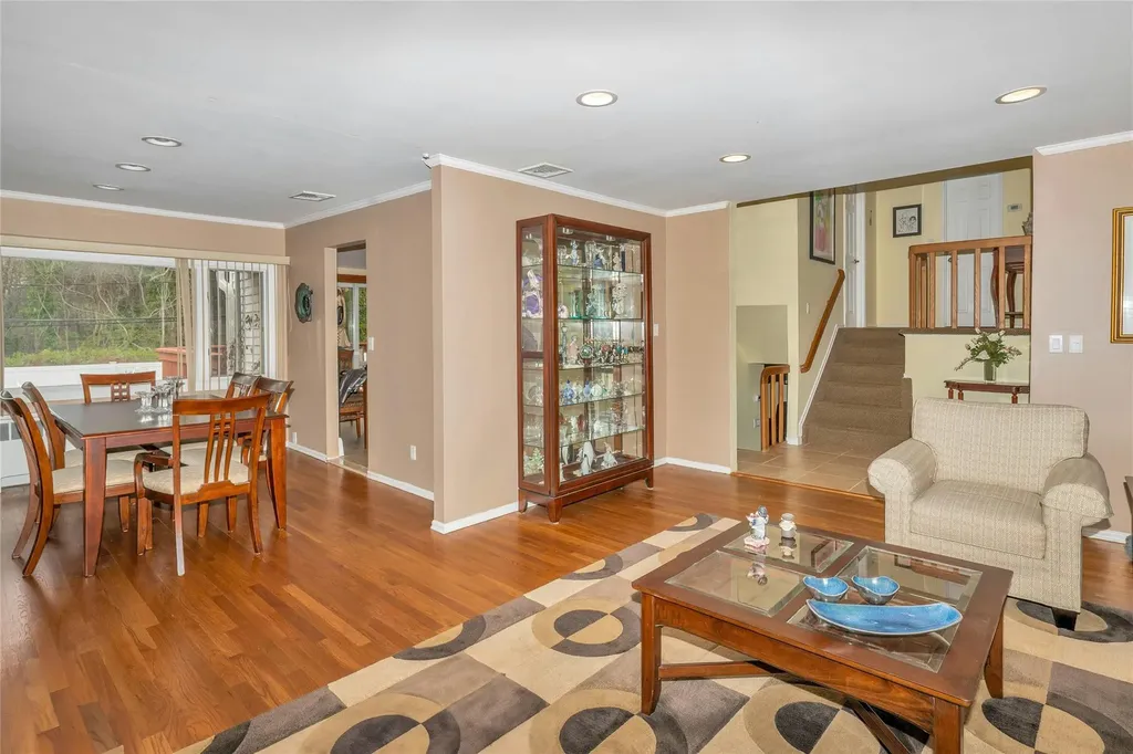 57 Glenwood Road Plainview NY 11803