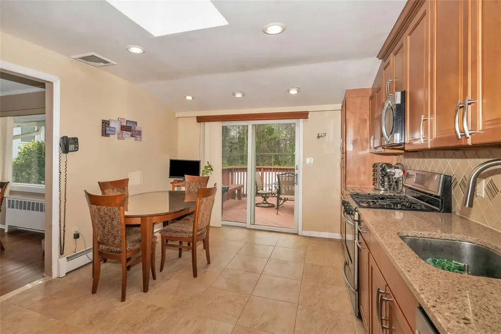 57 Glenwood Road Plainview NY 11803