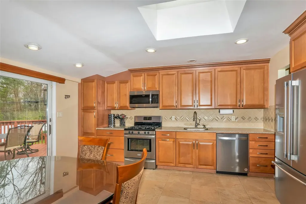 57 Glenwood Road Plainview NY 11803