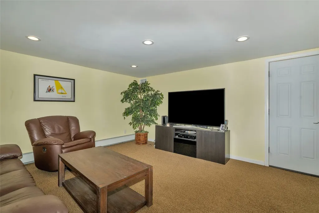 57 Glenwood Road Plainview NY 11803