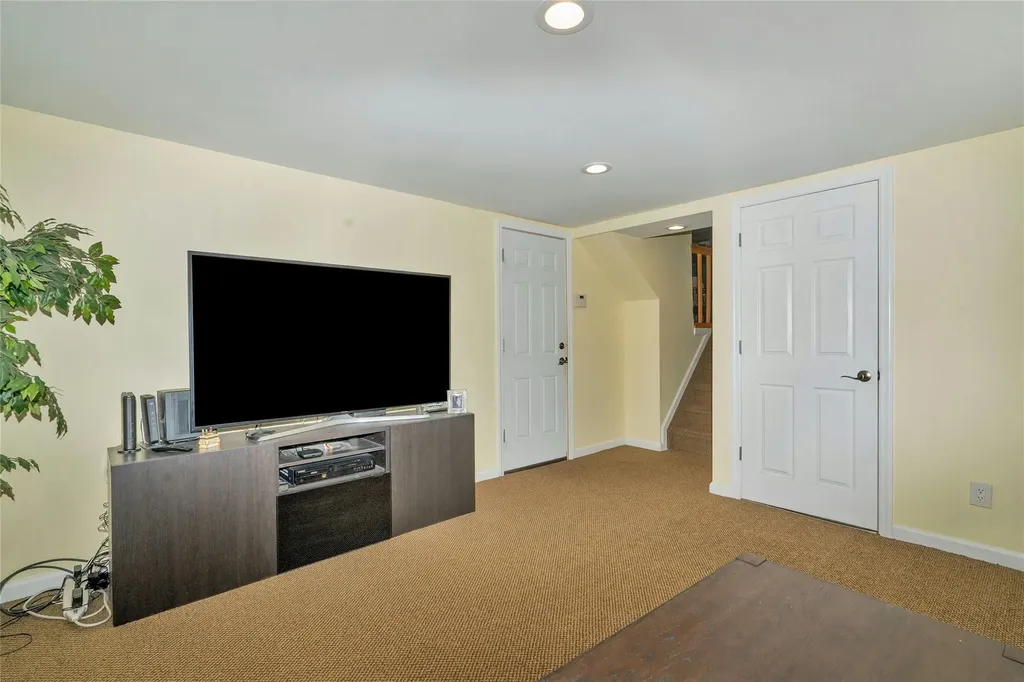 57 Glenwood Road Plainview NY 11803
