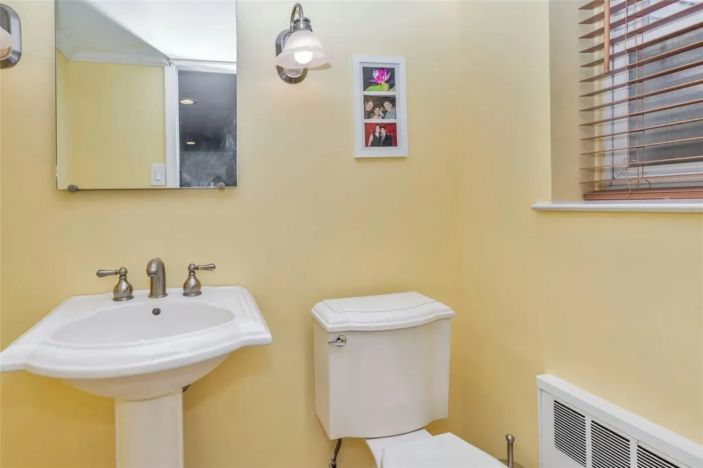 57 Glenwood Road Plainview NY 11803
