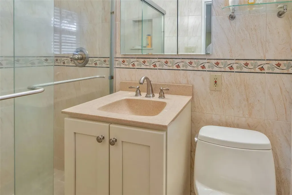 57 Glenwood Road Plainview NY 11803