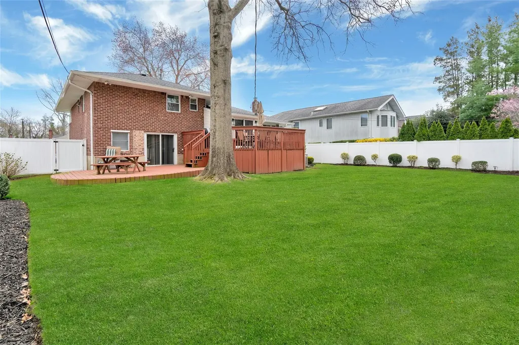 57 Glenwood Road Plainview NY 11803