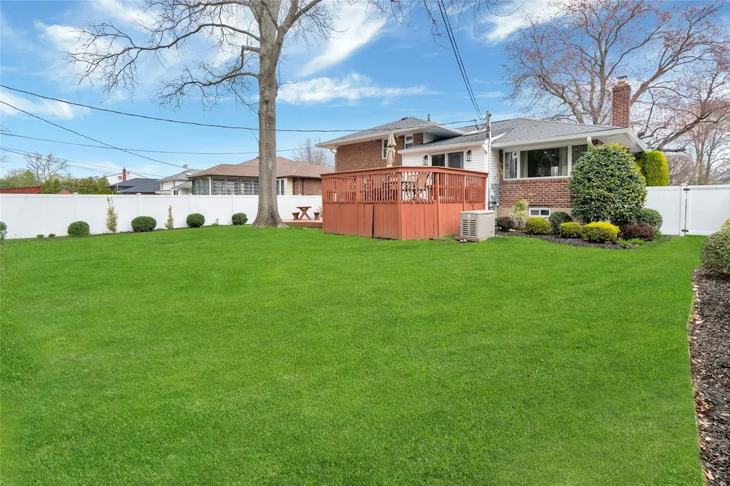 57 Glenwood Road Plainview NY 11803