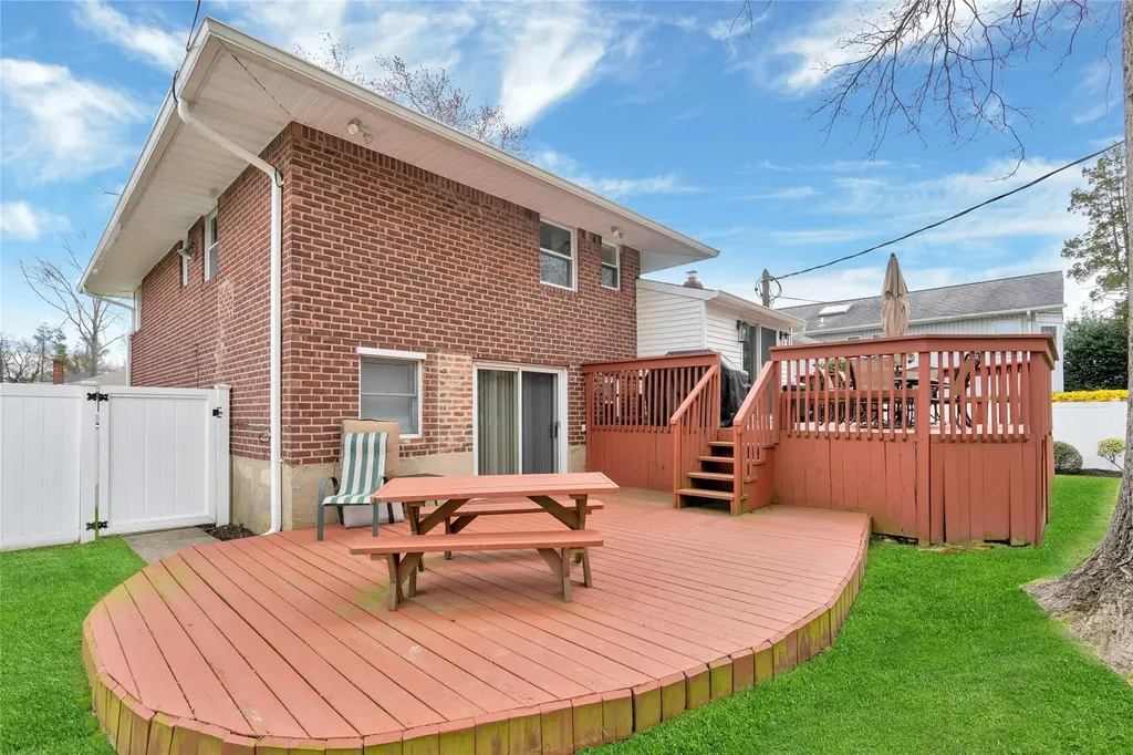 57 Glenwood Road Plainview NY 11803