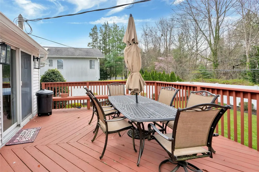 57 Glenwood Road Plainview NY 11803