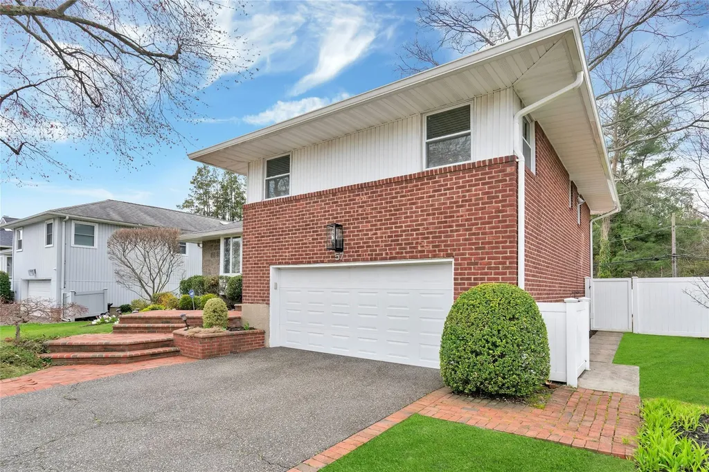 57 Glenwood Road Plainview NY 11803