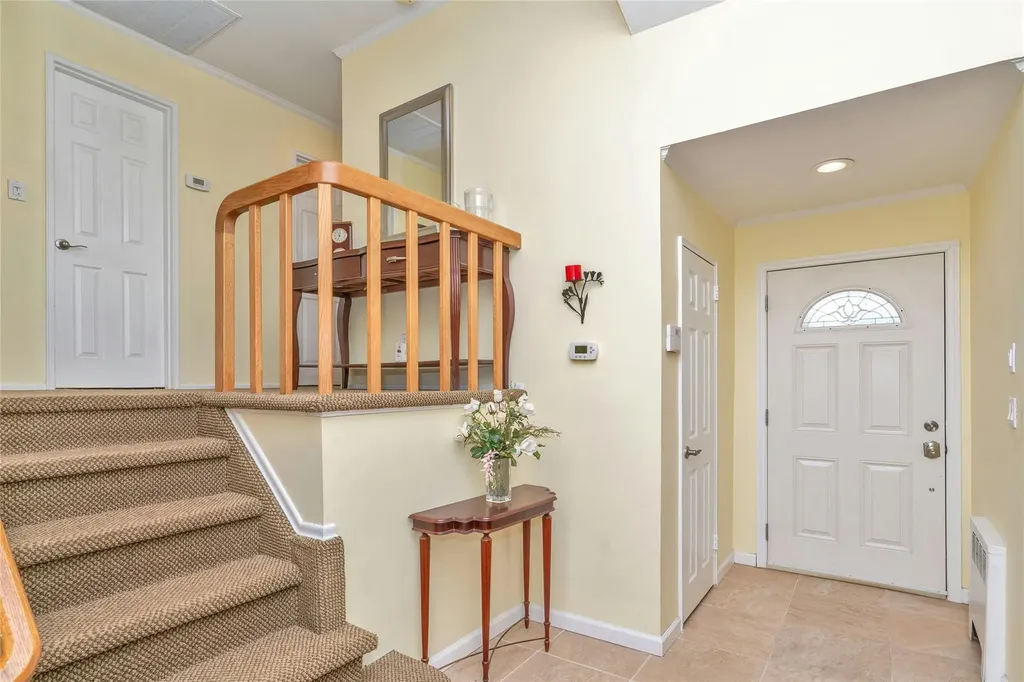 57 Glenwood Road Plainview NY 11803