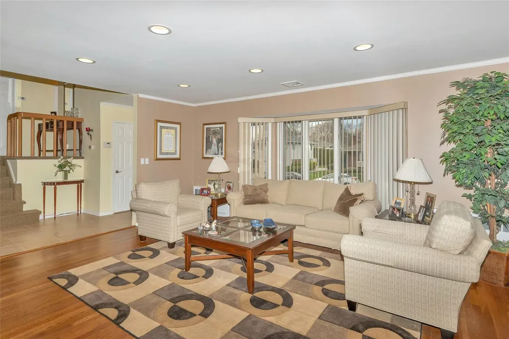 57 Glenwood Road Plainview NY 11803