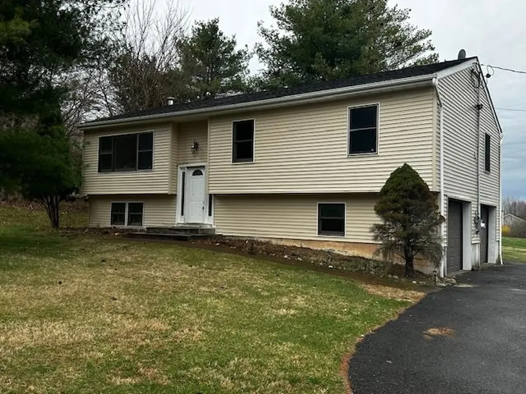 105 Gold Road Beekman NY 12570