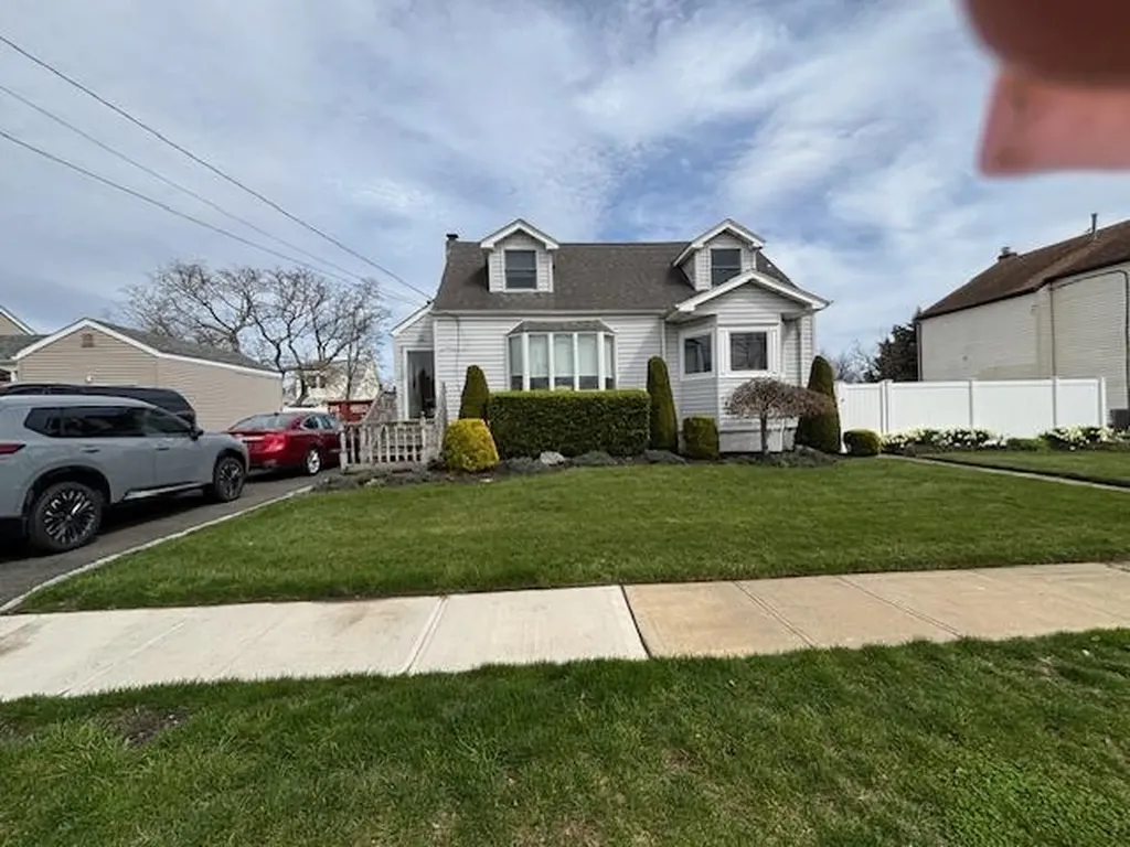 54 S Emerson Avenue Amity Harbor NY 11701