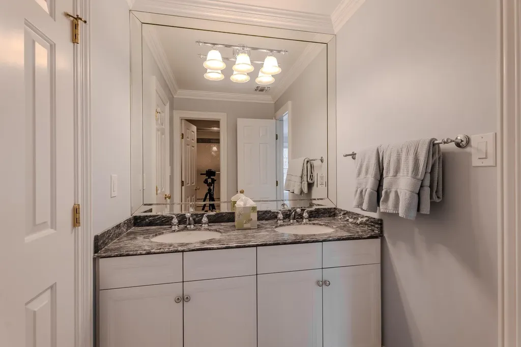 51 Lloyd Lane Lloyd Harbor NY 11743