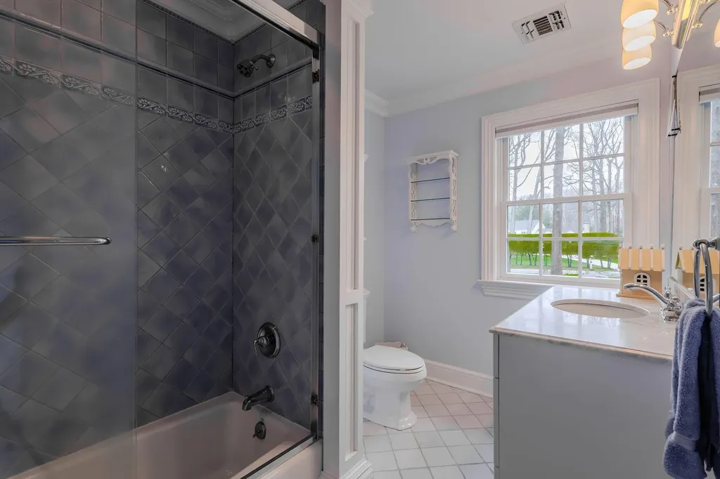 51 Lloyd Lane Lloyd Harbor NY 11743