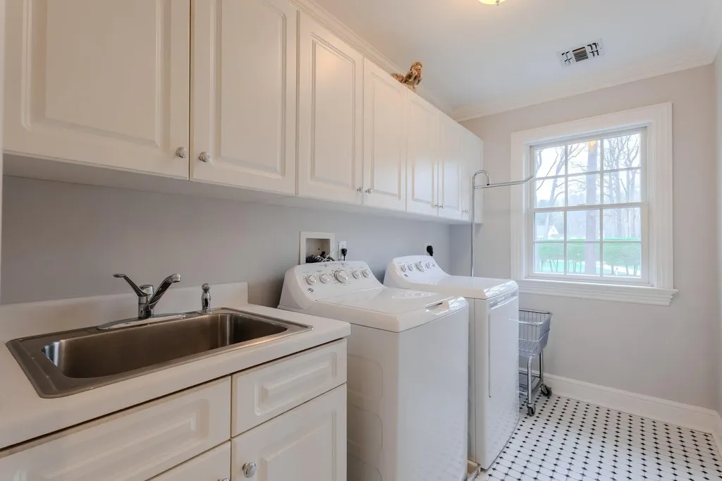 51 Lloyd Lane Lloyd Harbor NY 11743