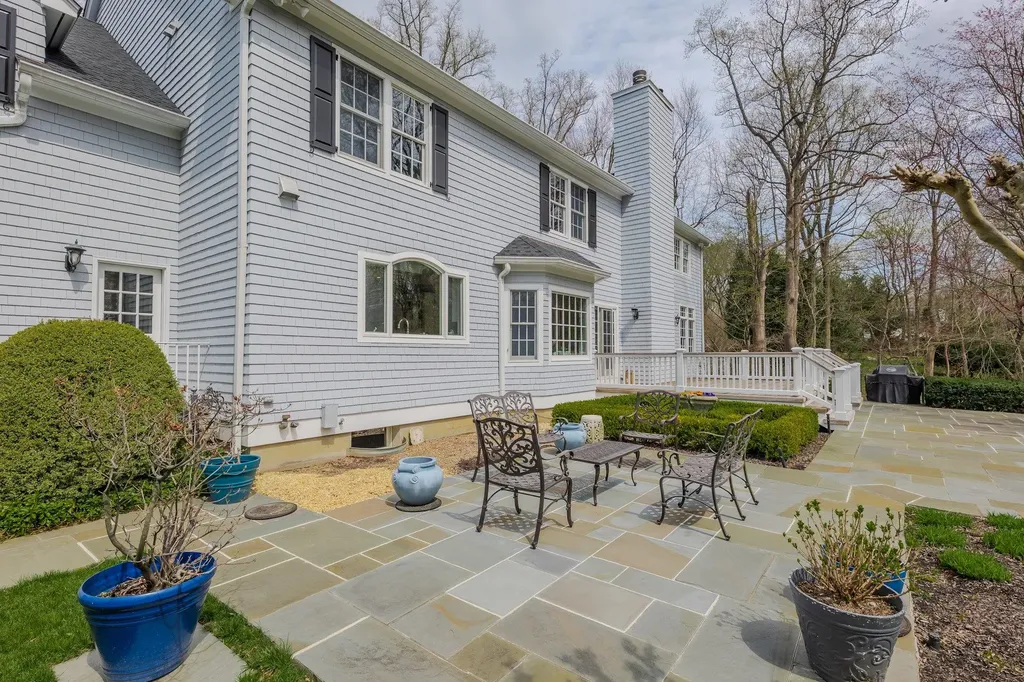 51 Lloyd Lane Lloyd Harbor NY 11743