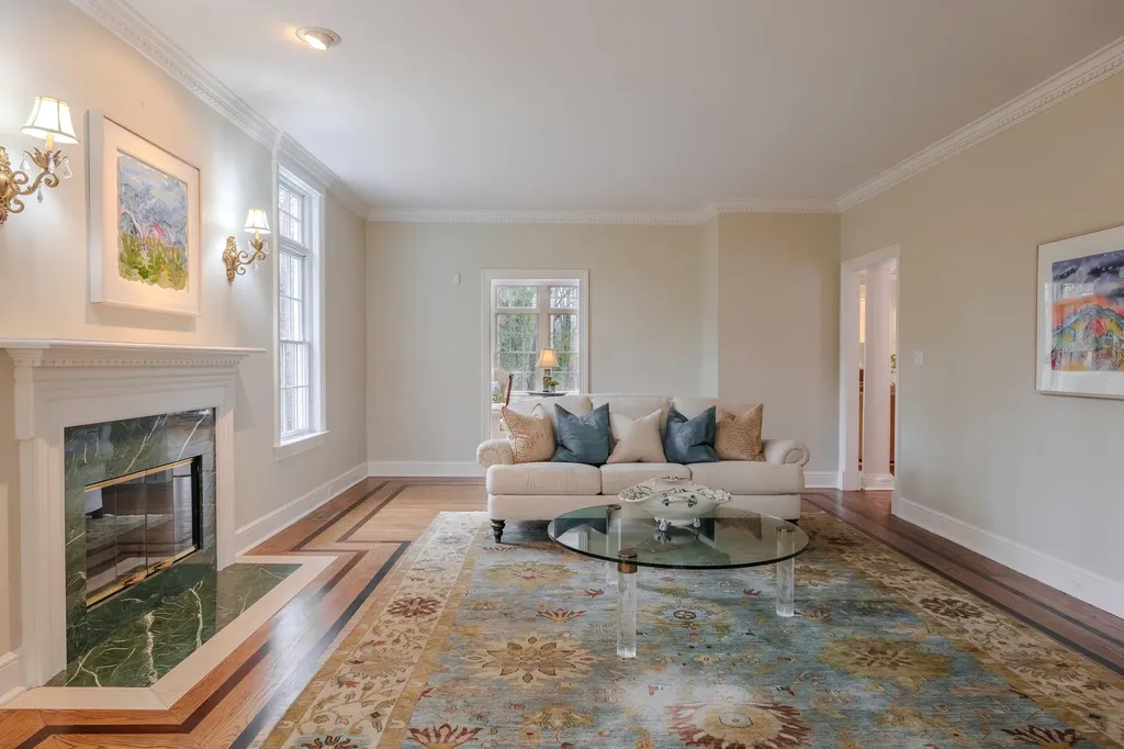 51 Lloyd Lane Lloyd Harbor NY 11743